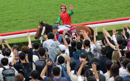 Hugh Bowman celebrates his Group One Chairman’s Sprint Prize win aboard Invincible Sage in April. Photos: Kenneth Chan