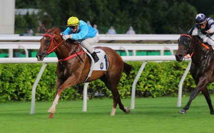 Zac Purton shoots Wunderbar clear en route to an exciting first-up win at Sha Tin. Photos: Kenneth Chan