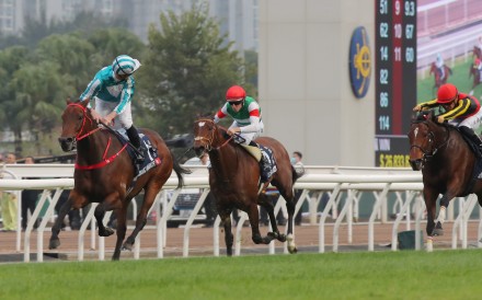 James McDonald looks back at his rivals as Romantic Warrior wins a record third straight Hong Kong Cup. Photos: Kenneth Chan