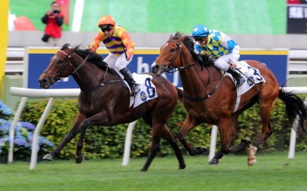 Matthew Poon guides Straight Arron to a narrow Chairman’s Trophy win over Galaxy Patch. Photos: Kenneth Chan