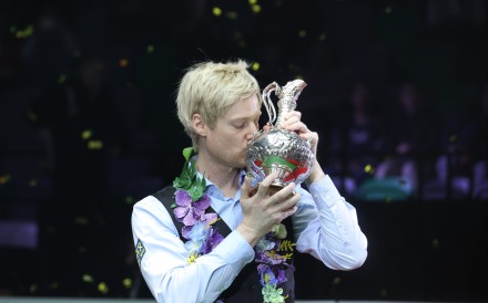 Neil Robertson kisses his trophy after winning the World Grand Prix tournament at Kai Tak Arena. Photo: Dickson Lee