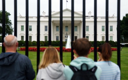 Tourists outside the White House in Washington. Photo: EPA-EFE