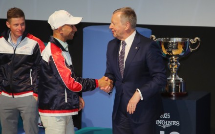 Joao Moreira (left) and Jockey Club chief executive Winfried Engelbrecht-Bresges shake hands at Wednesday night’s IJC press conference. Photos: Kenneth Chan
