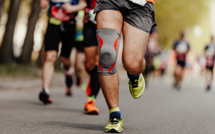 Taking NSAIDs for issues like knee pain while running long distances could be bad news for runners as the painkillers place additional strain on the kidneys, experts say. Photo: Shutterstock