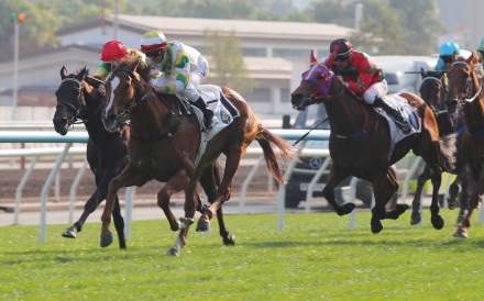 Sagacious Life surges to victory under Zac Purton. Photos: Kenneth Chan