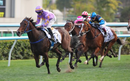 Little Paradise storms home to claim the Classic Mile. Photos: Kenneth Chan