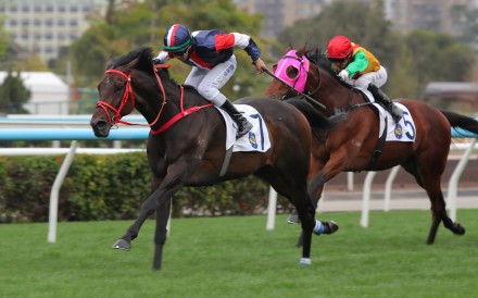 Numbers surges clear to win the Centenary Vase under Derek Leung. Photos: Kenneth Chan