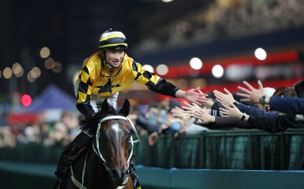 Jerry Chau celebrates with the Happy Valley crowd. Photos: Kenneth Chan
