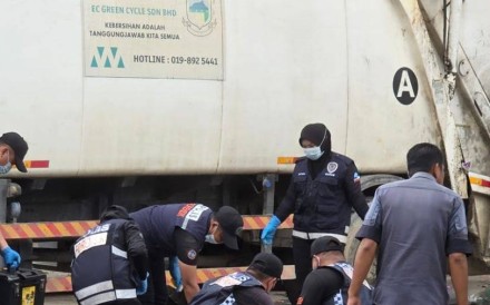 Malaysian police officers investigate a crime scene in Indah Permai, Kota Kinabalu. Photo: The Star
                                
