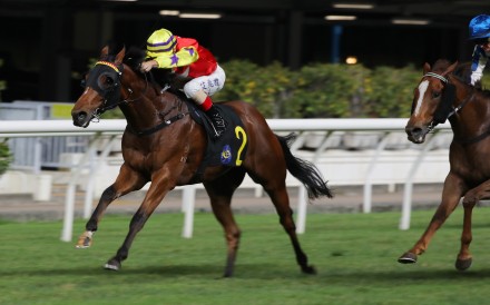 Crimson Flash and Andrea Atzeni triumph at Happy Valley: Photos: Kenneth Chan