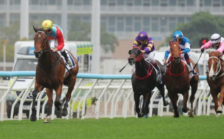 Ka Ying Rising streaks clear to win Monday’s Group Two Sprint Cup. Photos: Kenneth Chan