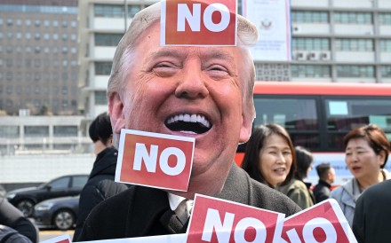 A South Korean protester wears a mask of US President Donald Trump during a protest against Trump’s request to dispatch warships to the Strait of Hormuz, in front of the US embassy in Seoul on March 16. Photo: AFP