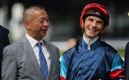 Lyle Hewitson (right) celebrates his win on Winning Champion with Danny Shum (left) at the Happy Valley season finale. Photos: Kenneth Chan