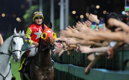 Andrea Atzeni celebrates his win on Crimson Flash last season with the Happy Valley crowd. Photos: Kenneth Chan