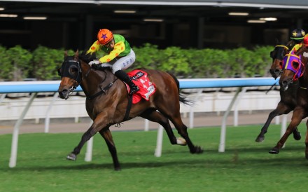 Nichola Yuen guides Prestige Always to victory at Happy Valley. Photos: Kenneth Chan