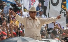 Indonesian presidential candidate Prabowo Subianto greets supporters during a campaign rally on Wednesday. April 10.Photo: EPA