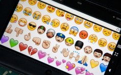 ある女性が中国での仕事から解雇されたのは、彼女の上司がスタッフのWeChatグループで絵文字を使用したことに反対したためです。 写真：アラミー