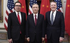 中国の副首相であるLiu He（中央）が、米国の最高交渉担当官Steven Mnuchin（左）および米国の貿易代表、Robert Lighthizerとの会談を主導してきました。 写真：新華
