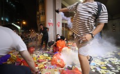 Protesters disperse as tear gas is fired in Sham Shui Po. Photo: Winson Wong