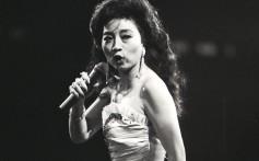 Canto-pop singer Paula Tsui performing during her heyday at the Hong Kong Coliseum. Photo: SCMP
