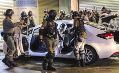 Riot police arrive in Mong Kok clearing an area of anti-government protesters on Sunday. Photo: May Tse