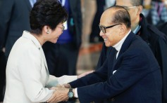 Li Ka-shing, one of the city’s most prominent tycoons, with current chief executive Carrie Lam during the 2017 vote. Photo: Reuters