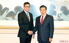 Hong Kong police chief Chris Tang (left) meets public security minister Zhao Kezhi in Beijing. Photo: Weibo
