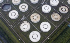 How big are China’s crude oil reserves and how do they compare to the US’ SPR?