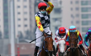Vagner Borges salutes after winning aboard Amazing Star at Sha Tin on Monday. Photos: Kenneth Chan
