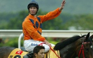 Glyn Schofield returns after winning the 2004 QE II Cup aboard River Dancer at Sha Tin. Photos: Kenneth Chan