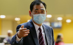 Michael Chang celebrates his 300th Hong Kong winner. Photos: Kenneth Chan