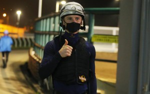 Jockey Lyle Hewitson gives the thumbs up at Sha Tin trackwork last week. Photos: Kenneth Chan