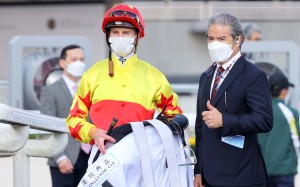 Thumbs up for Tony Cruz as California Spangle wins the Classic Cup under Zac Purton. Photo: HKJC