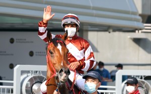 Karis Teetan celebrates after winning aboard Sight Success at Sha Tin. Photo: HKJC
