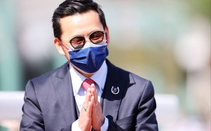 Frankie Lor celebrates his 300th winner. Photo: HKJC