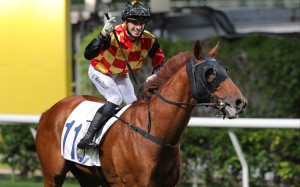 Lyle Hewitson celebrates his 13th winner in less than a month. Photo: Kenneth Chan