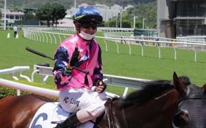 Derek Leung celebrates the win of Chicken Dance at Sha Tin. Photo: Kenneth Chan