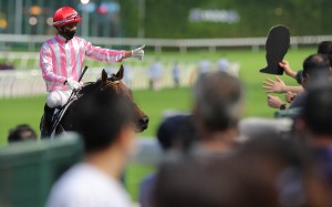 Joao Moreira salutes the Happy Valley crowd after a winner last season. Photos: Kenneth Chan
