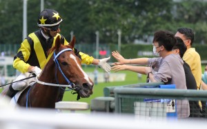 Joao Moreira enjoys a winner with fans last season. Photos: Kenneth Chan
