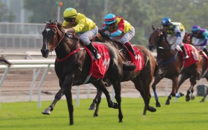 Lucky Sweynesse leaves Wellington in his wake in November’s Jockey Club Sprint. Photos: Kenneth Chan