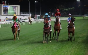 The field returns after Wednesday night’s eighth event at Happy Valley is abandoned. Photo: Kenneth Chan