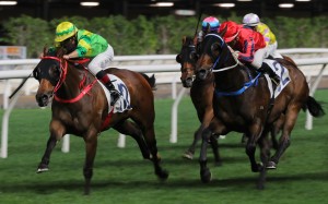 Victory Scholars (right) finishes second to My Intelligent (left) at Happy Valley on March 22. Photo: Kenneth Chan