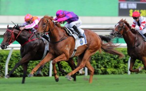 Lyle Hewitson drives Ching to victory at Sha Tin on Sunday. Photos: Kenneth Chan