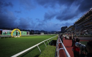 Light fades at Sunday’s twilight meeting at Sha Tin. Photos: Kenneth Chan