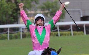 Zac Purton celebrates riding his record-breaking 171st winner this season aboard Magic Supreme at Sha Tin on Sunday. Photo: Kenneth Chan