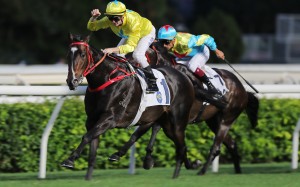 Lucky Sweynesse and Zac Purton win June’s Sha Tin Vase. Photos: Kenneth Chan 