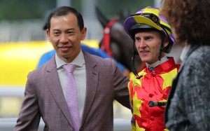 Trainer Cody Mo celebrates his first career victory with jockey Zac Purton on Wednesday night. Photos: Kenneth Chan