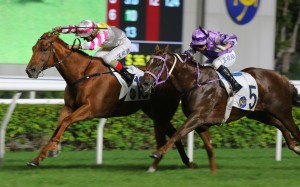 I Give (left) wins his fifth consecutive Sha Tin 1,200m race on November 26. Photo: Kenneth Chan