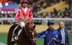 Karis Teetan returns after saluting aboard Super Eagle at Happy Valley on Thursday night. Photos: Kenneth Chan