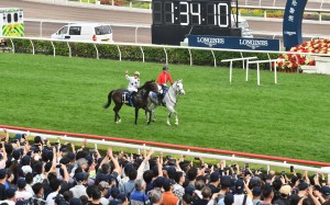 Vincent Ho salutes the crowd after Golden Sixty dazzles in December’s Group One Hong Kong Mile. Photos: Kenneth Chan